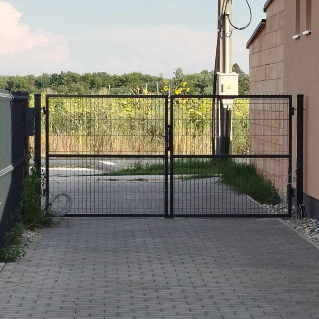 Táblás kerítés telepítése Győrben